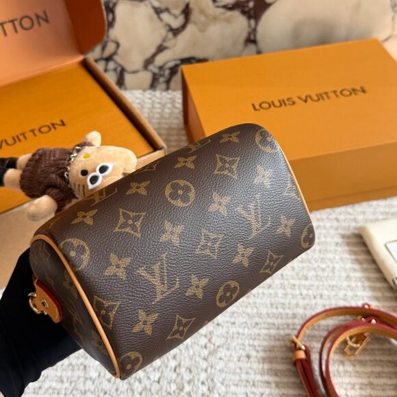Louis Vuitton Monogram Mini Speedy Bag w/ Cute Hello Kitty Charm Handmade Detail - Picture 5 of 9